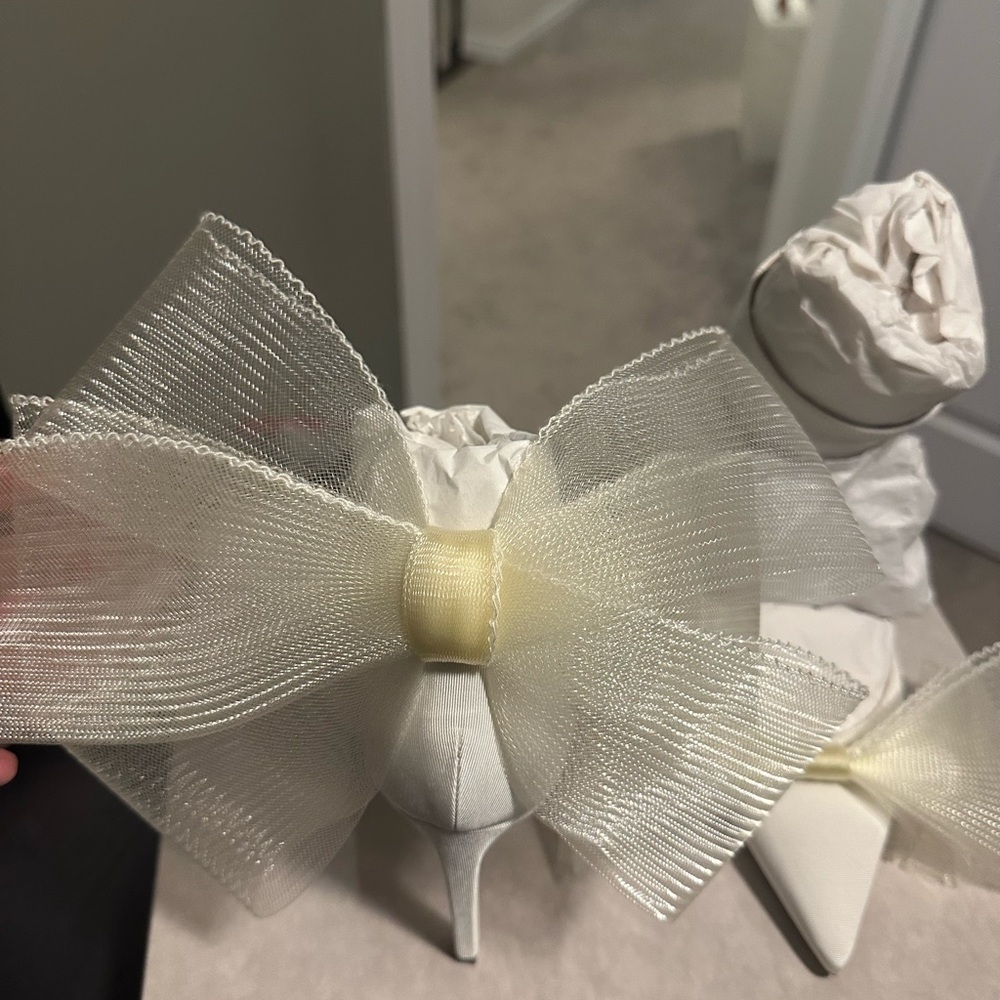 Jimmy Choo Cream Heels with Bow Accent - Picture 2 of 5